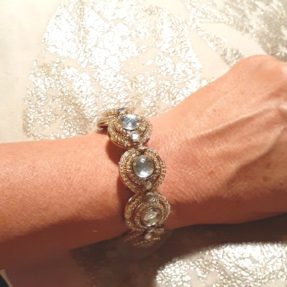 Gorgeous VINTAGE Gold Tone & Beads Vintage Hinged Bracelet - Picture 4 of 9